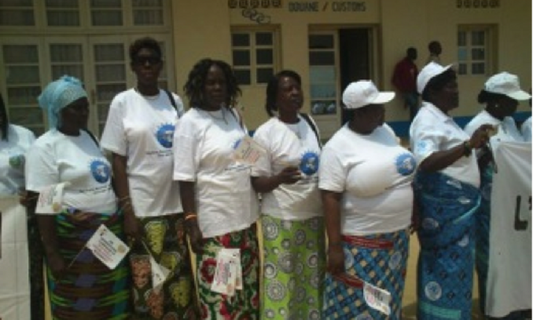 Nom de la bonne pratique Sensibilisation en cascade sur les droits des ados et des jeunes Áƒ la santÁƒ © sexuelle et reproductive par les enseignants et les Áƒ ©lÁƒ ¨ves du secondaire Áƒ Kinshasa RDC A Kinshasa, les enseignants formÁƒ ©s, forment Áƒ